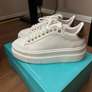 Violette - White Platform Sneakers